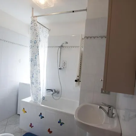 Arvinei Hotel apartamentowy Malesco